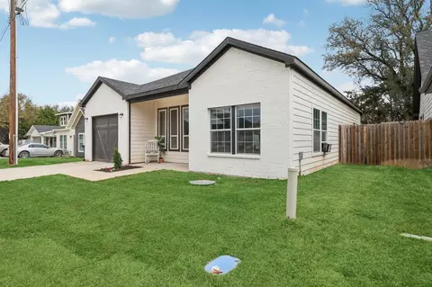 5719 Barkridge Dr, Granbury, TX 76048