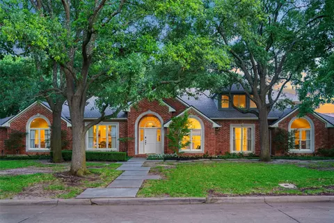 4710 Bobbitt Dr, Dallas, TX 75229