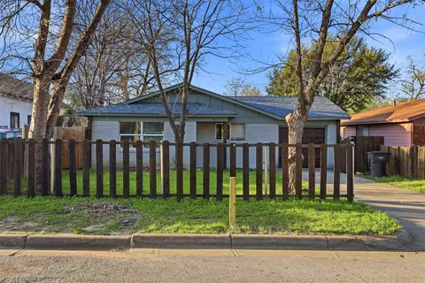 1044 E Cantey St, Fort Worth, TX 76104