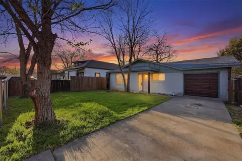 1044 E Cantey St, Fort Worth, TX 76104