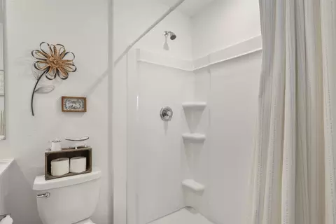 Bath - 7229 Adderly Rd, Pilot Point, TX 76258 photo 3 of 3