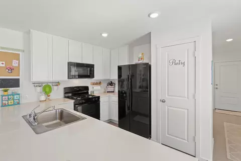 Kitchen - 7229 Adderly Rd, Pilot Point, TX 76258 photo 4 of 4