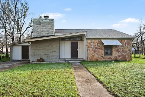 108 N Cherry Ln, Granbury, TX 76048