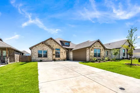 423 Maltese Dr, Red Oak, TX 75154