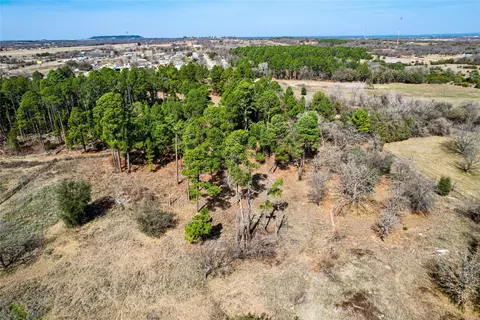 300 Cowboy Ct, Granbury, TX 76048