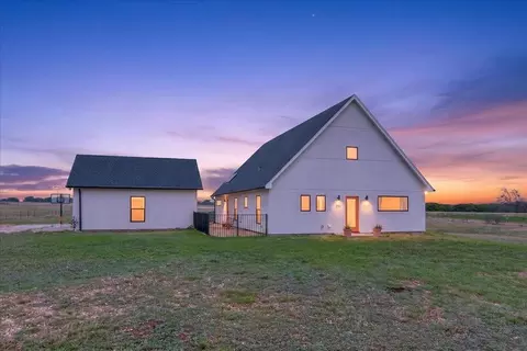 204 Compton Rd, Crawford, TX 76638