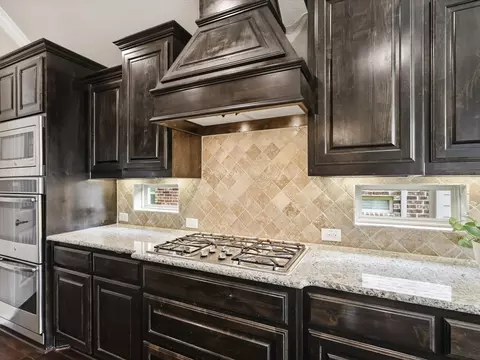 Kitchen - 800 River Oak Ave, Euless, TX 76039 photo 4 of 7
