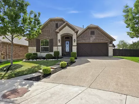 800 River Oak Ave, Euless, TX 76039