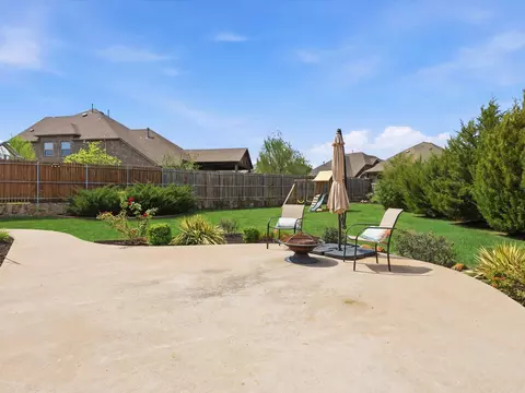Exterior - 800 River Oak Ave, Euless, TX 76039 photo 6 of 6