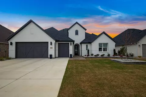 10817 Drinkwater Dr, Denton, TX 76207