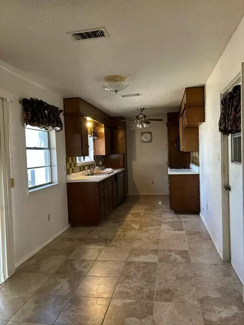 2102 Jeannette Ct, Arlington, TX 76010