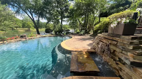 224 Colonial Dr, Mabank, TX 75156
