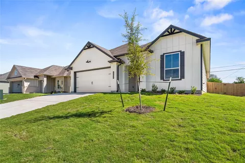 Exterior - 109 Adaline Bnd, Mcgregor, TX 76657 photo 3 of 6