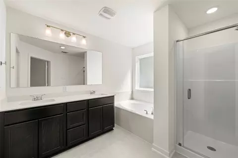 Bath - 109 Adaline Bnd, Mcgregor, TX 76657 photo 3 of 4