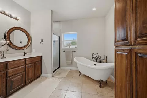 Bath - 1959 Marlow Rd, Bells, TX 75414 photo 3 of 3