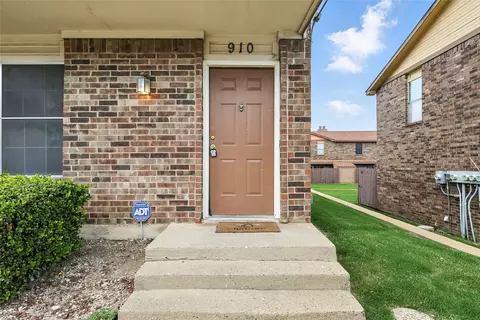 Exterior - 910 Cedar Ter, Cedar Hill, TX 75104 photo 3 of 7