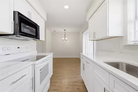 Kitchen - 910 Cedar Ter, Cedar Hill, TX 75104 photo 1 of 2