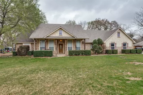 217 Woodbine Dr, Burleson, TX 76028