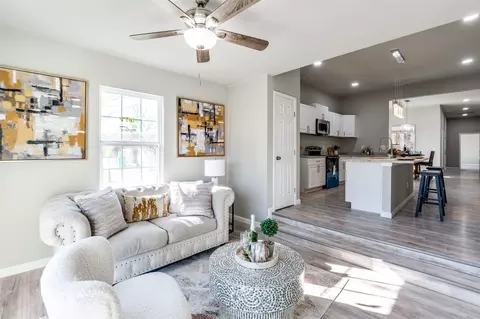 410 S Grand Ave, Gainesville, TX 76240