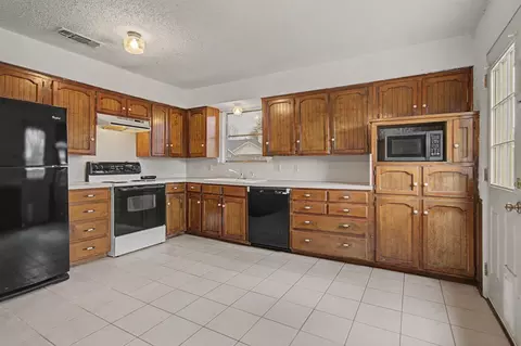 Kitchen - 157 Travis St, Keller, TX 76248 photo 2 of 3