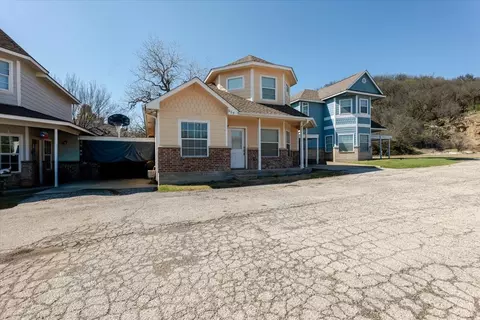 517 NE 1st St, Mineral Wells, TX 76067