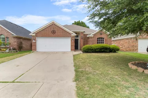 4844 Summer Oaks Ln, Fort Worth, TX 76123