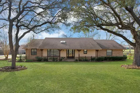 405 Shadowwood Trl, Ovilla, TX 75154