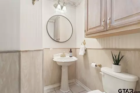 Bath - 1656 Pineview Ln, Hideaway, TX 75771 photo 4 of 4