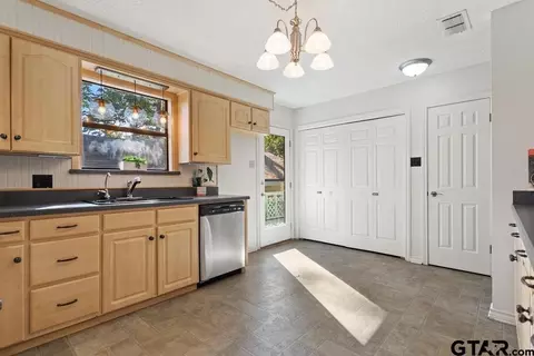 Kitchen - 1656 Pineview Ln, Hideaway, TX 75771 photo 3 of 3