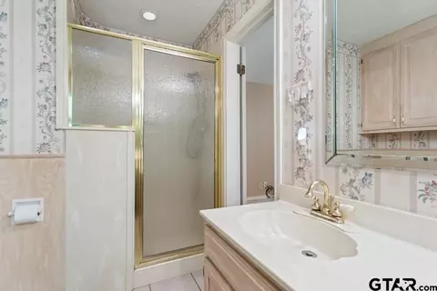 Bath - 1656 Pineview Ln, Hideaway, TX 75771 photo 1 of 4