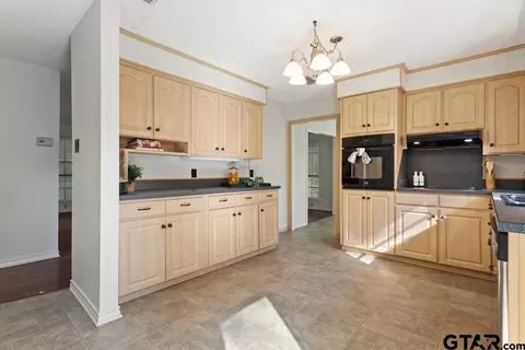 Kitchen - 1656 Pineview Ln, Hideaway, TX 75771 photo 2 of 3