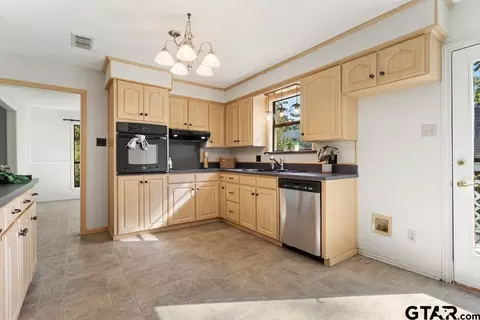 Kitchen - 1656 Pineview Ln, Hideaway, TX 75771 photo 1 of 3