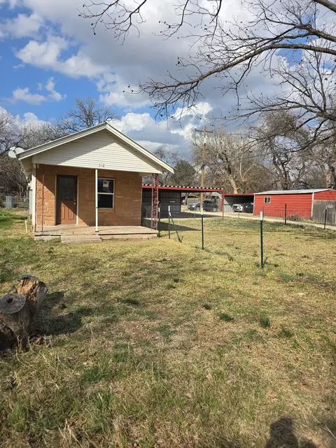 312 N 3rd St, Clyde, TX 79510