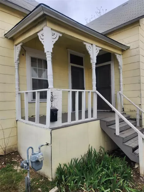 301 N Hampton St, Fort Worth, TX 76102