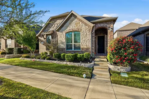 904 10th St, Argyle, TX 76226