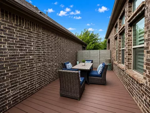 Exterior - 904 10th St, Argyle, TX 76226 photo 5 of 9