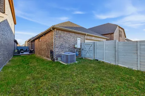 Exterior - 904 10th St, Argyle, TX 76226 photo 9 of 9