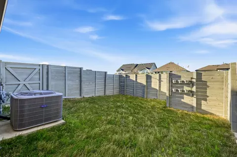 Exterior - 904 10th St, Argyle, TX 76226 photo 8 of 9