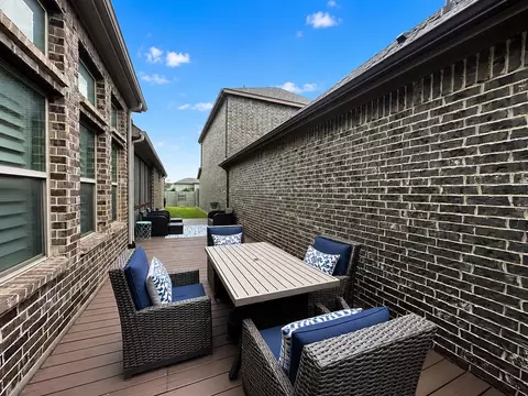 Exterior - 904 10th St, Argyle, TX 76226 photo 6 of 9
