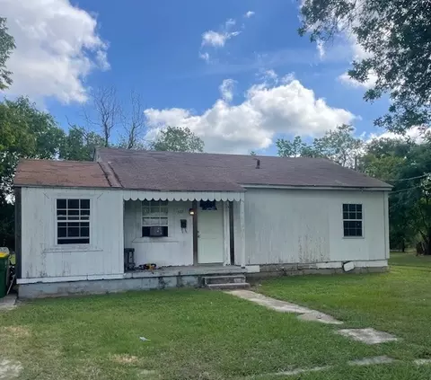 527 E Yeagua St, Groesbeck, TX 76642