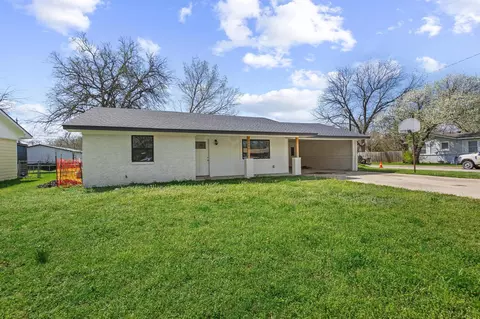 1704 Harris St, Gainesville, TX 76240