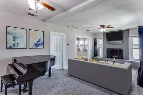 826 Mirike Dr, White Settlement, TX 76108