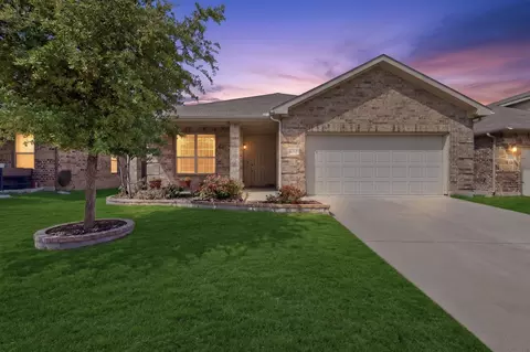 6212 Topsail Dr, Fort Worth, TX 76179
