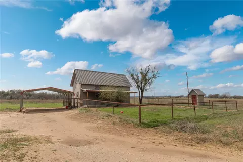 Exterior - 13532 Highway 36, Comanche, TX 76442 photo 3 of 13