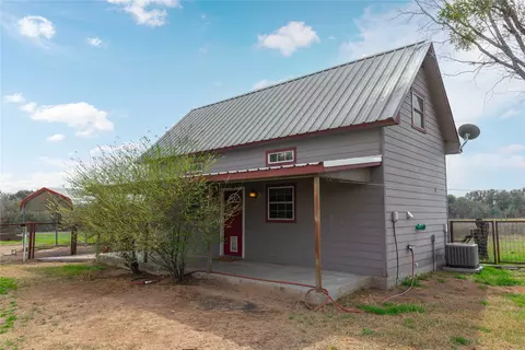 Exterior - 13532 Highway 36, Comanche, TX 76442 photo 8 of 13
