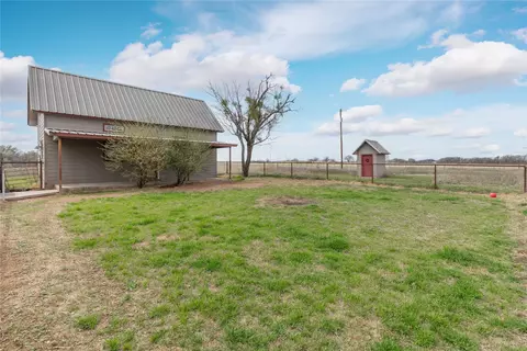 Exterior - 13532 Highway 36, Comanche, TX 76442 photo 6 of 13