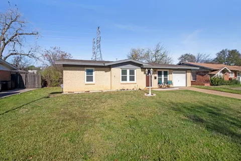 1616 Grantland Cir, Fort Worth, TX 76112