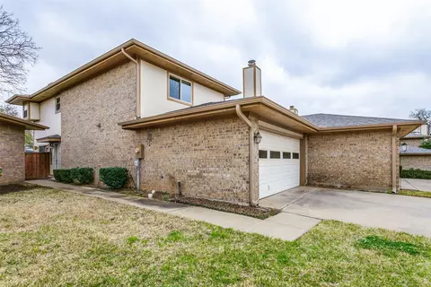 51 Morrow Dr, Bedford, TX 76021