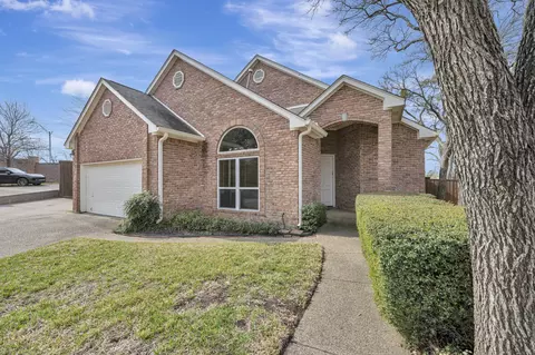 2400 Peach Blossom Ct, Bedford, TX 76021