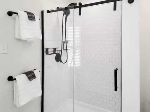 Bath - 2800 Mckenzie Ave, Waco, TX 76708 photo 2 of 5